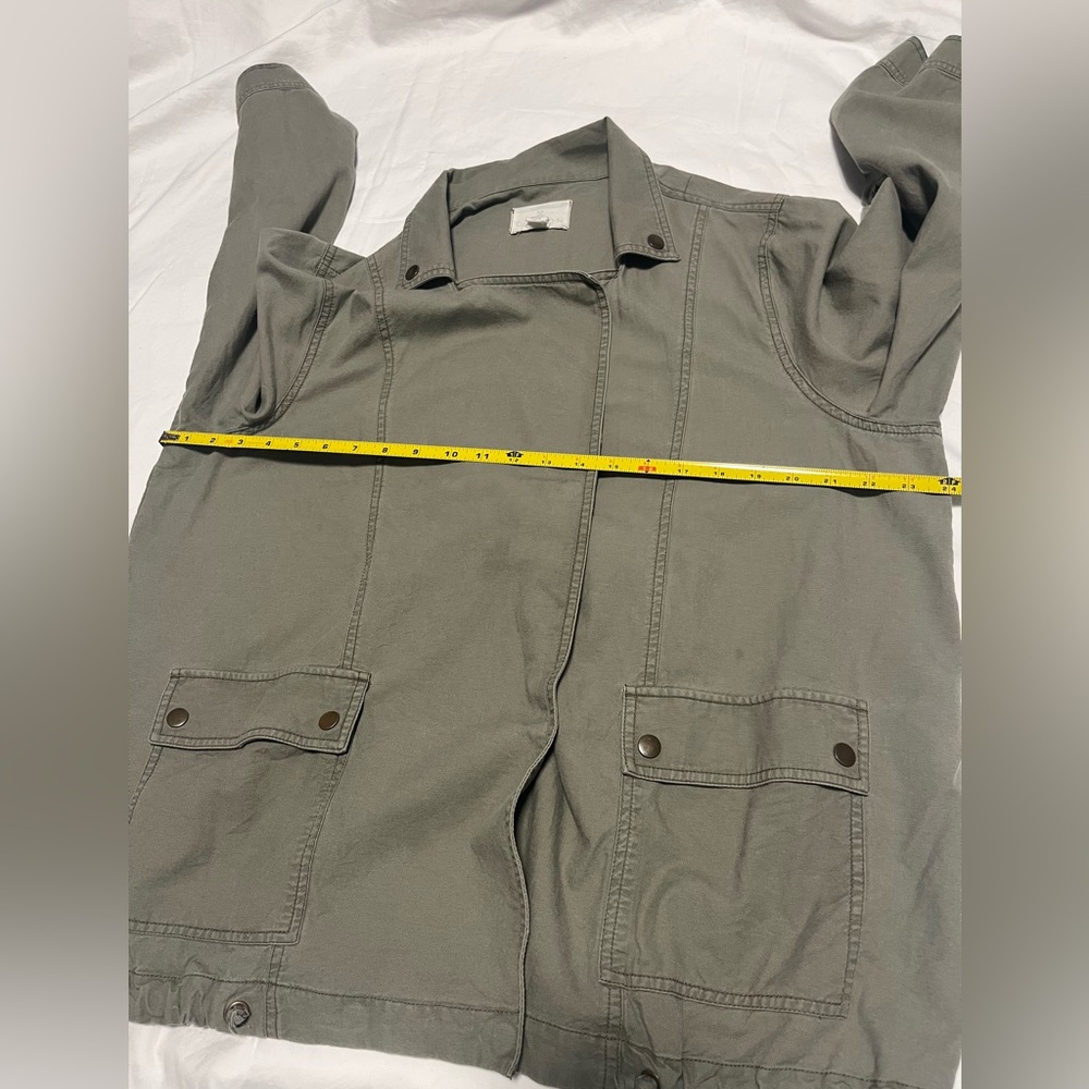 CASLON Women”s Olive Green Long Roll Tab Sleeve Snap Buttons Jacket Size 14W - Picture 11 of 15